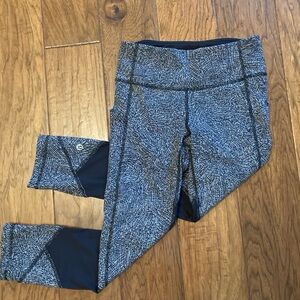 Lululemon Black and White Patterned Leggings size 2